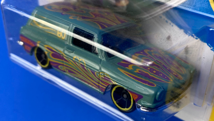 Машинка Базовая Hot Wheels Custom '69 Volkswagen Squareback Art Cars 1:64 DHR85 Green - Retromagaz, image 4