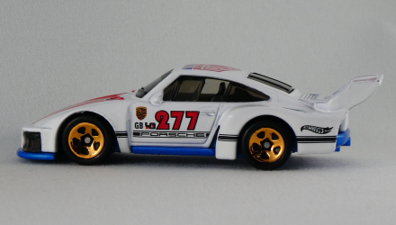 Машинка Базова Hot Wheels Magnus Walker Urban Outlaw Porsche 935 Race Day 1:64 GRX60 White - Retromagaz, image 4