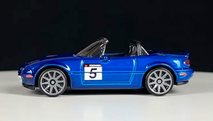 Тематическая Машинка Hot Wheels '91 Mazda MX-5 Miata Japanese Classics 1:64 HLK17 Blue - Retromagaz, image 4