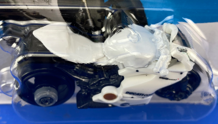 Машинка Базовая Hot Wheels Ducati 1199 Panigale Treasure Hunts Factory Fresh 1:64 HKL05 White - Retromagaz, image 5