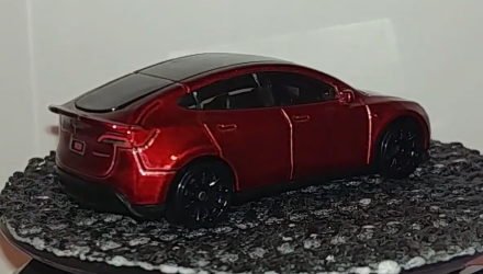 Машинка Базовая Hot Wheels Tesla Model Y Red Edition 1:64 HKL53 Dark Red - Retromagaz, image 3