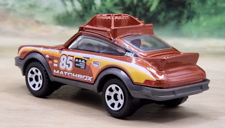 Тематическая Машинка Matchbox 1985 Porsche 911 Rally Germany 1:64 GWL49/HPC58 Brown - Retromagaz, image 3