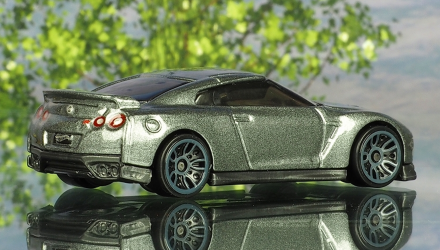 Машинка Базовая Hot Wheels '17 Nissan GT-R (R35) Nightburnerz 1:64 DVC50 Grey - Retromagaz, image 3