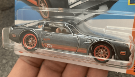 Машинка Базовая Hot Wheels '77 Pontiac Firebird T/A Super Treasure Hunt STH Muscle Mania 1:64 HTF40 Black - Retromagaz, image 1