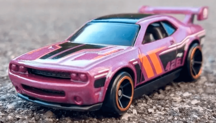 Машинка Базова Hot Wheels Dodge Challenger Drift Car Nightburnerz 1:64 FYD13 Purple - Retromagaz, image 2