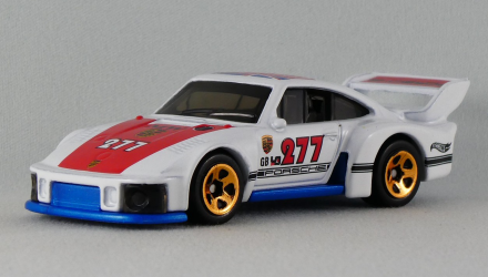 Машинка Базова Hot Wheels Magnus Walker Urban Outlaw Porsche 935 Race Day 1:64 GRX60 White - Retromagaz, image 2