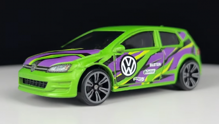 Тематична Машинка Hot Wheels Volkswagen Golf Mk7 Neon Speeders 1:64 HLH72/HLH74 Green - Retromagaz, image 2