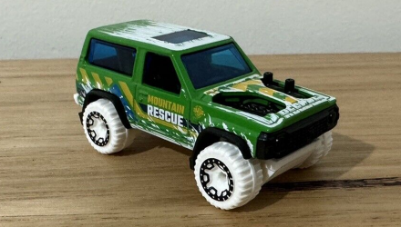 Машинка Базова Hot Wheels Nissan Patrol Custom First Response 1:64 HTC89 Green - Retromagaz, image 1