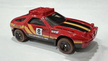 Машинка Базова Hot Wheels Porsche 928S Safari Treasure Hunts Dirt 1:64 HTF29 Red - Retromagaz, image 1