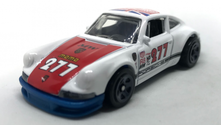 Машинка Базовая Hot Wheels '71 Porsche 911 Magnus Walker Nightburnerz 1:64 FJV41 White - Retromagaz, image 2