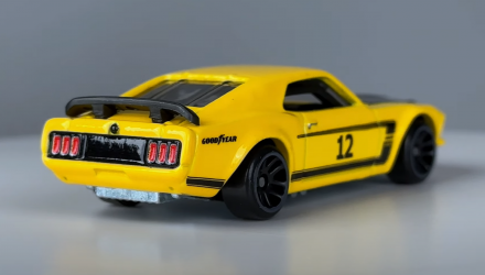 Тематична Машинка Hot Wheels 1969 Ford Mustang Boss 302 Vintage Racing Club 1:64 HRT81/HRV08 Yellow - Retromagaz, image 3