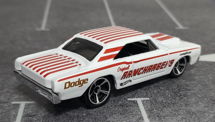 Машинка Базовая Hot Wheels '68 Dodge Dart Gassers 1:64 HTC57 White - Retromagaz, image 2