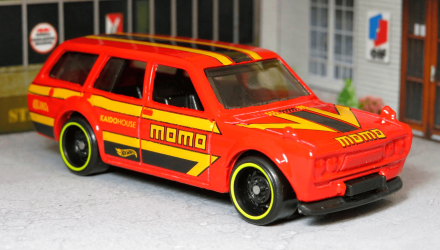 Машинка Базова Hot Wheels Datsun Bluebird Wagon (510) Speed Graphics 1:64 GHC90 Red - Retromagaz, image 2