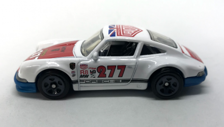 Машинка Базовая Hot Wheels '71 Porsche 911 Magnus Walker Nightburnerz 1:64 FJV41 White - Retromagaz, image 4