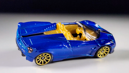 Машинка Базовая Hot Wheels '17 Pagani Huayra Roadster Roadsters 1:64 HKK08 Dark Blue - Retromagaz, image 3