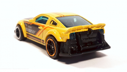 Машинка Базовая Hot Wheels 2005 Ford Mustang Dream Garage 1:64 GHC22 Yellow - Retromagaz, image 4