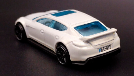 Машинка Базовая Hot Wheels Porsche Panamera Workshop 1:64 CFH85 White - Retromagaz, image 3