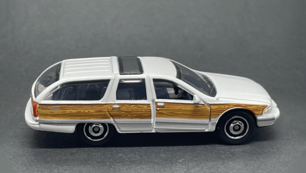 Тематическая Машинка Matchbox 1992 Buick Roadmaster Estate Moving Parts 1:64 FWD28/HVM86 White - Retromagaz, image 3