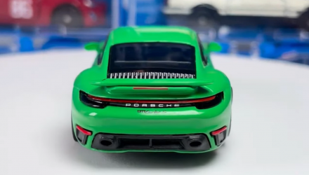 Машинка Premium MINI GT Porsche 911 Turbo S 1:64 Green - Retromagaz, image 6