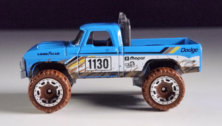 Машинка Базовая Hot Wheels '70 Dodge Power Wagon Mud Studs 1:64 HKH76 Light Blue - Retromagaz, image 4