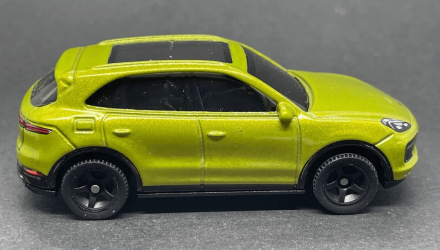 Машинка Premium Matchbox Porsche Cayenne Turbo Collectors 1:64 HVW10 Green - Retromagaz, image 3