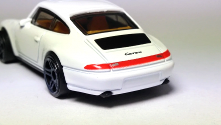 Машинка Базова Hot Wheels '96 Porsche Carrera Nightburnerz 1:64 FYB71 White - Retromagaz, image 4