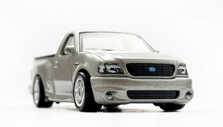 Машинка Premium Hot Wheels '99 Ford F-150 SVT Lightning Hyper Haulers 1:64 GRJ88 Metallic Silver - Retromagaz, image 2