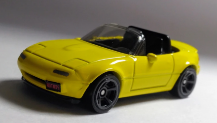 Машинка Базовая Hot Wheels '91 Mazda MX-5 Miata Roadsters 1:64 GHC71 Yellow - Retromagaz, image 2