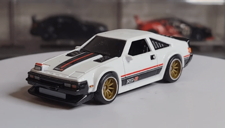 Машинка Premium Hot Wheels '82 Toyota Supra World Tour 1:64 HRV97 White - Retromagaz, image 1