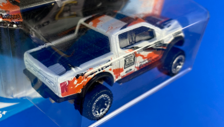 Машинка Базова Hot Wheels '17 Ford F-150 Raptor Hot Trucks 1:64 FJW59 White - Retromagaz, image 5