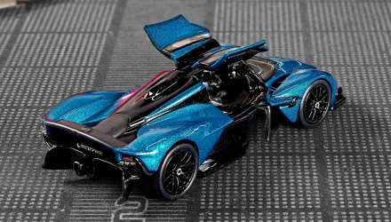 Машинка Premium Hot Wheels Aston Martin Valkyrie Elite 64 1:64 HWR91 Blue - Retromagaz, image 5