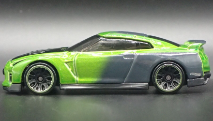 Машинка Базовая Hot Wheels '17 Nissan GT-R (R35) - Guaczilla Tfox Speed Blur 1:64 FYD40 Green - Retromagaz, image 4