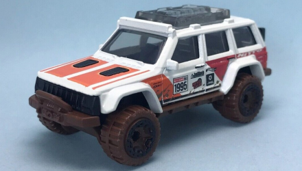 Машинка Базовая Hot Wheels '95 Jeep Cherokee Treasure Hunts Mud Studs 1:64 HKL02 White - Retromagaz, image 2