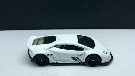 Машинка Базова Hot Wheels LB-Works Lamborghini Huracan Coupe Exotics 1:64 HCT97 White - Retromagaz, image 2