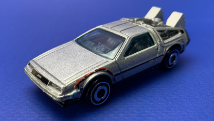 Машинка Базовая Hot Wheels DeLorean DMC-12 Back to the Future Time Machine Screen Time 1:64 HCV54 HHF15 Silver - Retromagaz, image 2