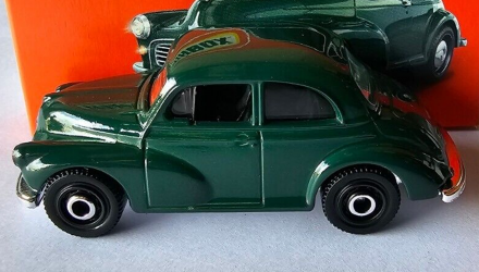 Машинка Велике Місто Matchbox Morris Minor Saloon Showroom 1:64 HVN56 Green - Retromagaz, image 3