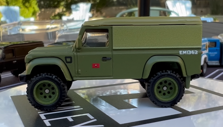 Машинка Premium Hot Wheels Land Rover Defender 110 Fast & Furious 1:64 HNW46/HKD26 Green - Retromagaz, image 4