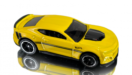 Машинка Базовая Hot Wheels 2017 Camaro ZL1 Muscle Mania 1:64 HKJ52 Yellow - Retromagaz, image 4