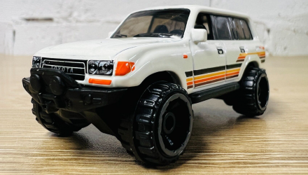 Машинка Базова Hot Wheels Toyota Land Cruiser 80 Then and Now 1:64 HKJ41 Tan - Retromagaz, image 2