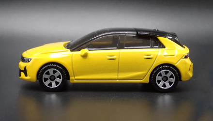 Машинка Велике Місто Matchbox Opel 2022 Opel Astra Metro 1:64 HVN33 Yellow - Retromagaz, image 3