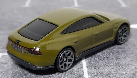 Машинка Базовая Hot Wheels Audi RS E-Tron GT Green Speed 1:64 HTD38 Green - Retromagaz, image 2