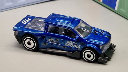 Машинка Базова Hot Wheels Ford F-150 Lightning Custom Hot Trucks 1:64 HKG66 Blue - Retromagaz, image 6