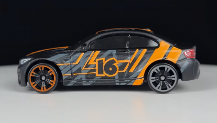 Тематическая Машинка Hot Wheels 2016 BMW M2 Neon Speeders 1:64 HLH72/HLH80 Black - Retromagaz, image 4