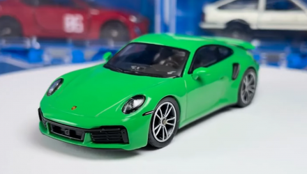 Машинка Premium MINI GT Porsche 911 Turbo S 1:64 Green - Retromagaz, image 2