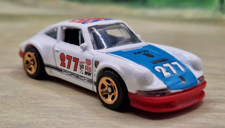 Машинка Базовая Hot Wheels '71 Porsche 911 Magnus Walker Nightburnerz 1:64 FKB02 White - Retromagaz, image 2