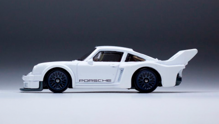 Машинка Базовая Hot Wheels Porsche 934.5 Factory Fresh 1:64 DTW87 White - Retromagaz, image 3