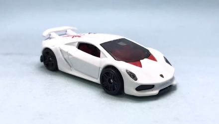 Машинка Базова Hot Wheels Lamborghini Sesto Elemento Exotics 1:64 HTC23 White - Retromagaz, image 1