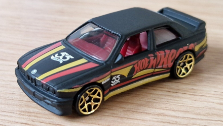 Тематическая Машинка Hot Wheels '92 BMW M3 55th Anniversary Black and Yellow 1:64 HLJ97 Black - Retromagaz, image 5