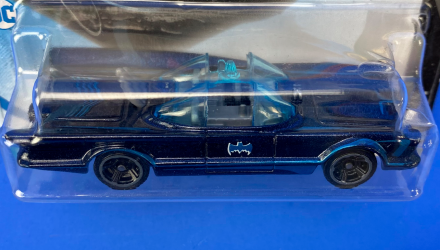 Машинка Базова Hot Wheels TV Series Batmobile Batman 1:64 FKB53 Blue - Retromagaz, image 3