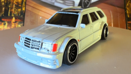 Машинка Premium Hot Wheels Mercedes-Benz AMG E 36 Estate Special Edition Boulevard 1:64 HRT78 White - Retromagaz, image 2